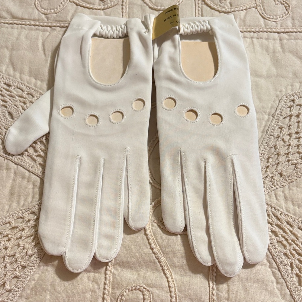 White Vintage Gloves with Cutout Design